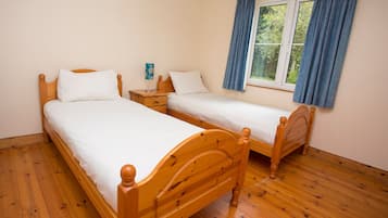 3 bedrooms, bed sheets