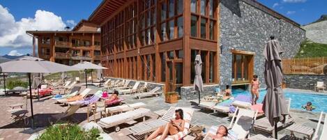 Piscine couverte, piscine extérieure
