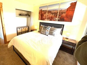 3 habitaciones, escritorio, tabla de planchar con plancha y wifi gratis 