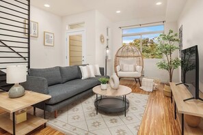 TV, offices - Stylish 3 BR Capitol Hill Home With 96 Walk Score! (Seattle)