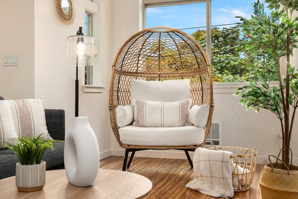 Televisión y oficina 