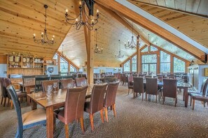 Dining - Luxury Condo, 1 Mi. to Ski Resort, Community Hot Tub, Restaurant on Site (Durango)