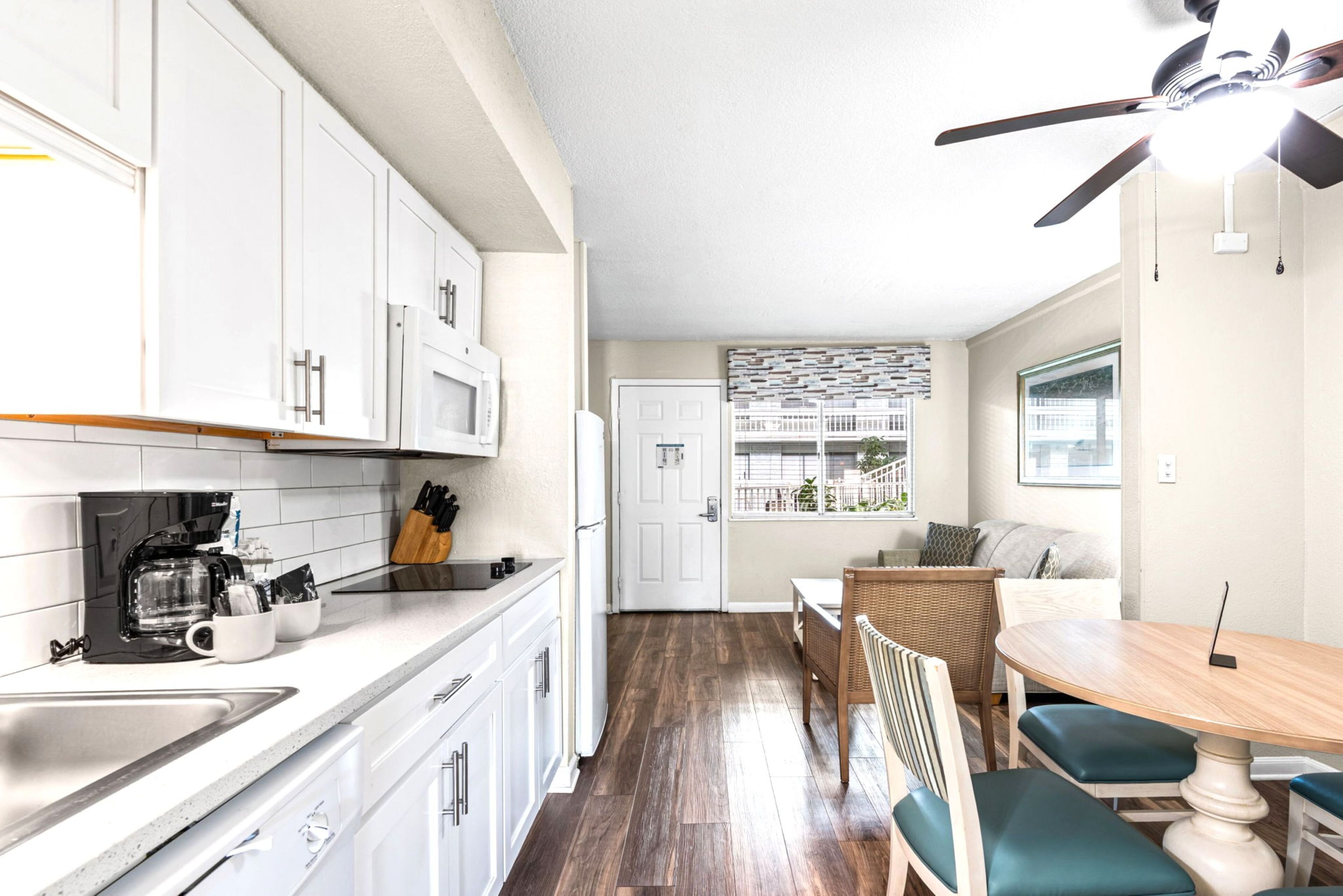 Condo, 1 Bedroom | In-room dining