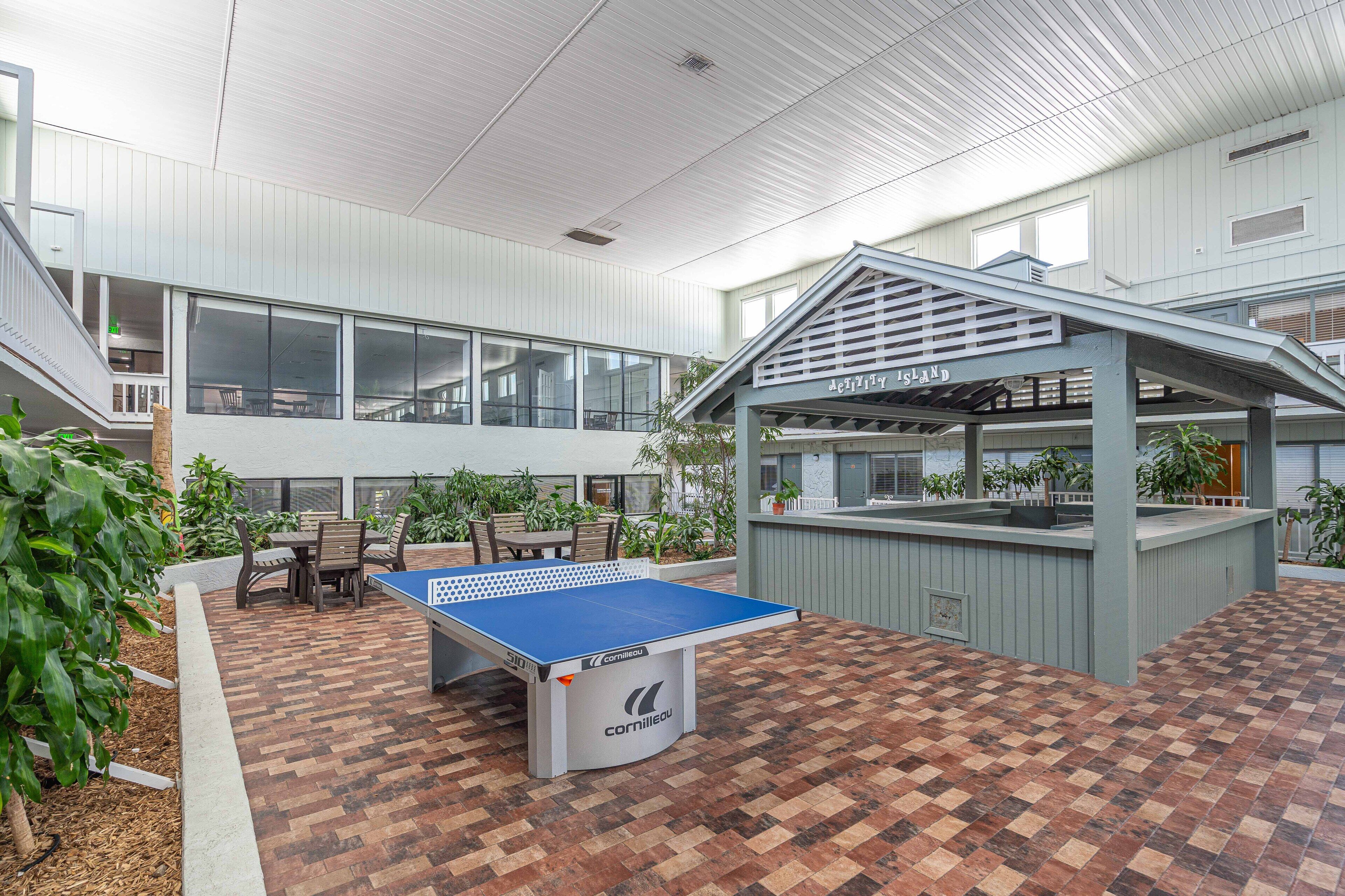 Hồ bơi trong nhà, hồ bơi ngoài trời 