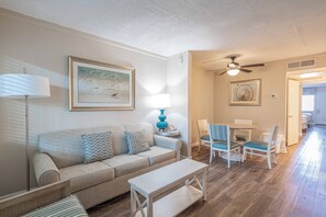 Huoneisto, 1 makuuhuone | Oleskelualue | 36–tuumainen taulutelevisio, jossa kaapelikanavat