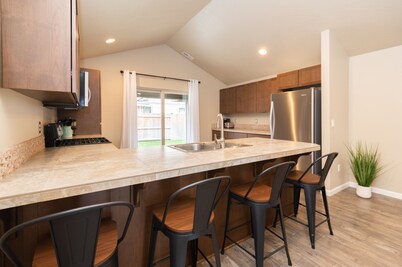 King bed - Pet Friendly - Jameson's Place