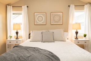 3 Schlafzimmer, Schreibtisch, Bügeleisen/Bügelbrett, Reisekinderbett
