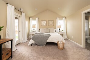 3 Schlafzimmer, Schreibtisch, Bügeleisen/Bügelbrett, Reisekinderbett