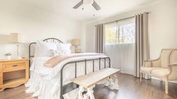 3 bedrooms, iron/ironing board, WiFi, bed sheets