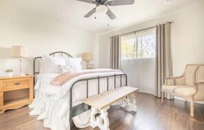 3 slaapkamers, een strijkplank/strijkijzer, wifi, beddengoed