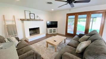 智能电视、办公室