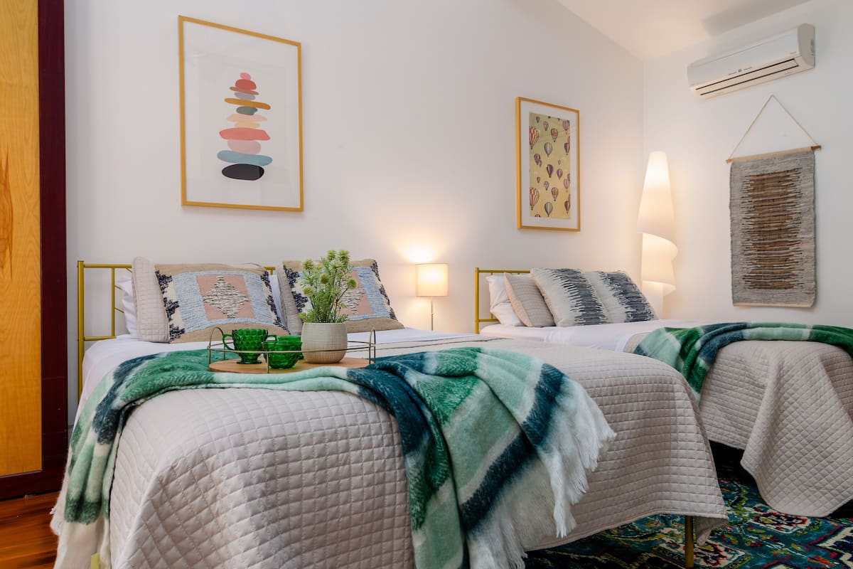 Signature Room | Free WiFi, bed sheets