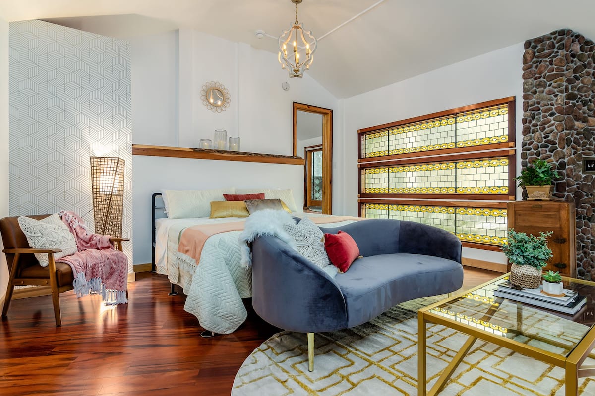 Honeymoon Room | Free WiFi, bed sheets