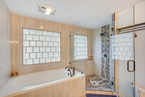 Gratis toiletartikelen, een haardroger, handdoeken