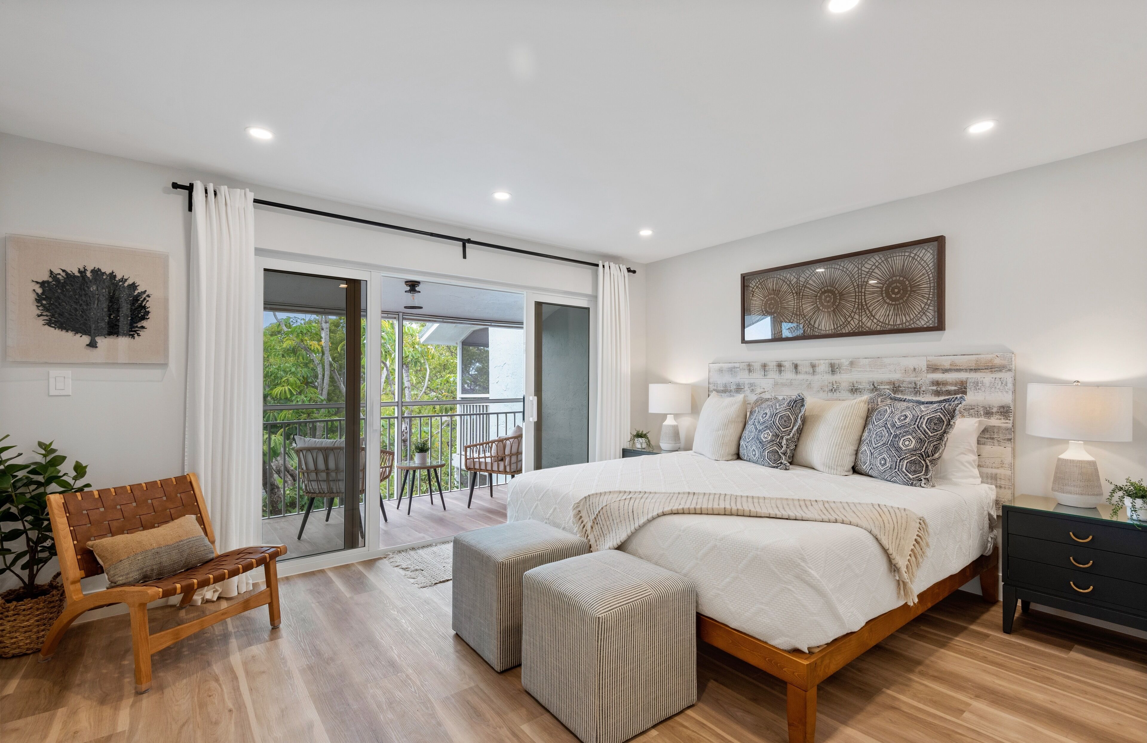 3 habitaciones, tabla de planchar con plancha y cuna de viaje 