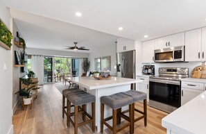 Fridge, microwave, oven, stovetop - Keys Relaxing Getaway (Key Largo)