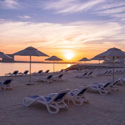 Private beach, sun-loungers, beach umbrellas, beach towels