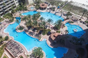 Alberca techada y alberca climatizada