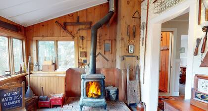 Spacious Home w/Seasonal Lake View, Washer/Dryer & Cable