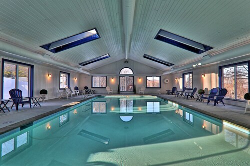 Ski-in/out condo with fireplace, hot tubs. pool, tennis & washer/dryer