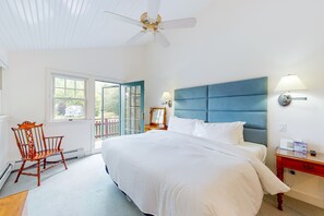 5 bedrooms, iron/ironing board, internet, bed sheets