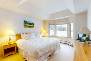 2 bedrooms, internet, bed sheets