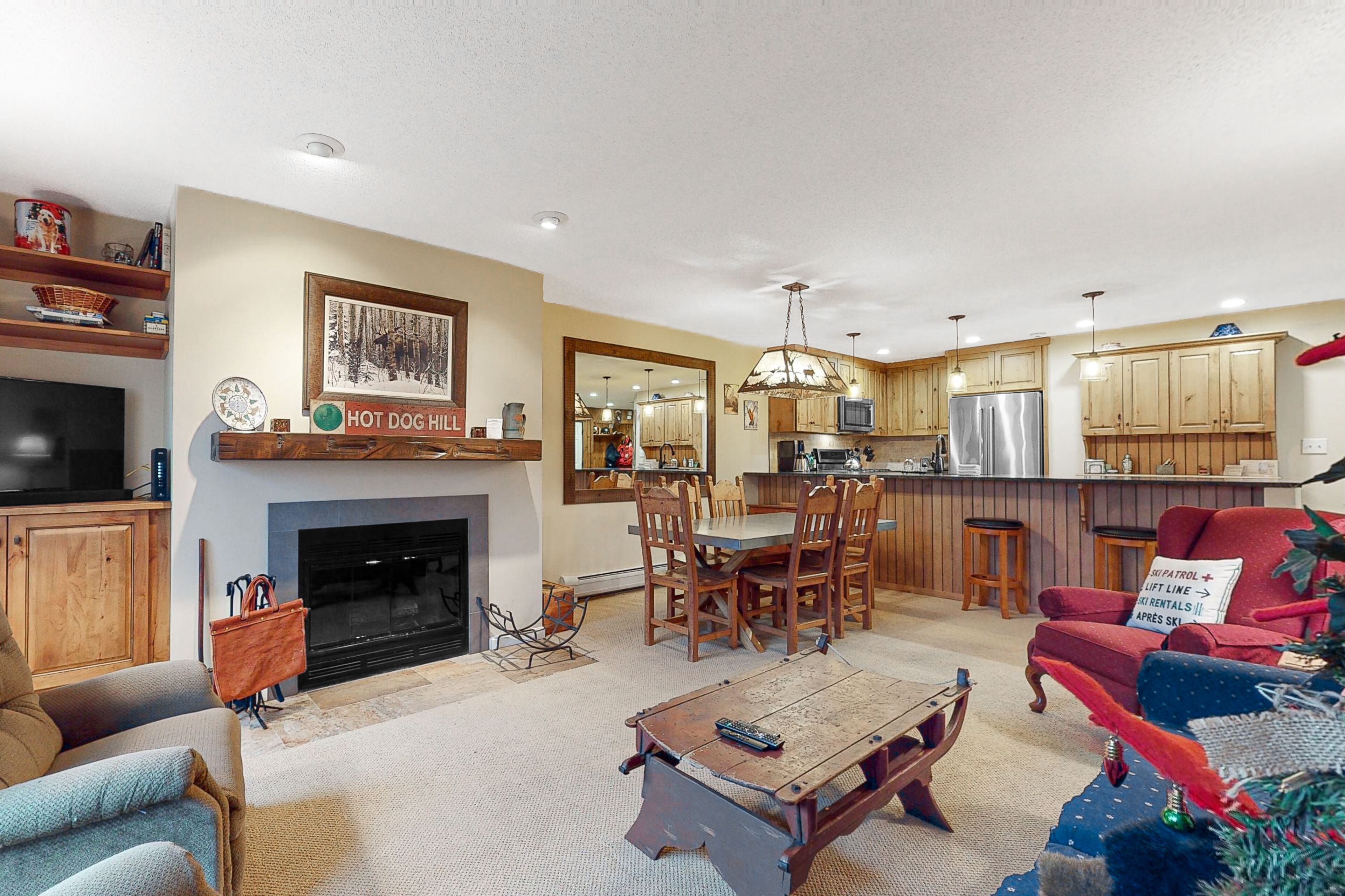 Mountainview condo with pool, hot tubs, & fireplace - 250 yards from skiing