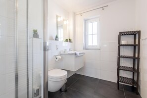 Unclassified image, 4 of 28, button