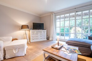 صورة غير مصنفة، 4 من 38، زرّ