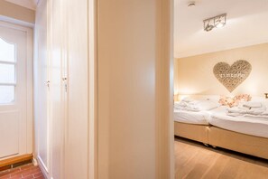 صورة غير مصنفة، 3 من 38، زرّ