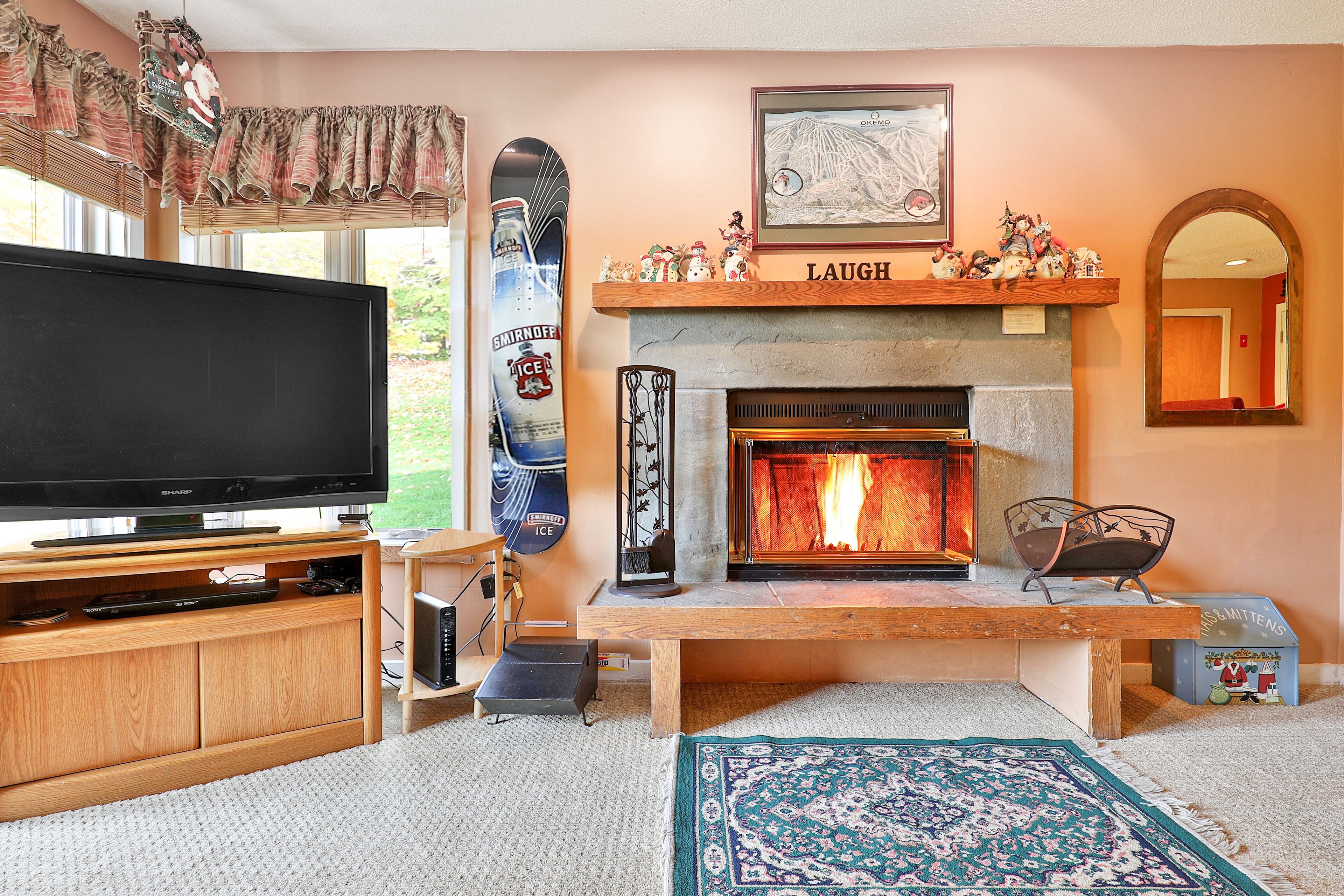 Ski-in/out condo near ski school with washer/dryer, fast WiFi, & mountain views
