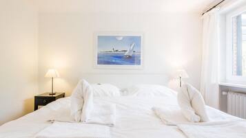 4 Schlafzimmer, Schreibtisch, Bügeleisen/Bügelbrett, WLAN