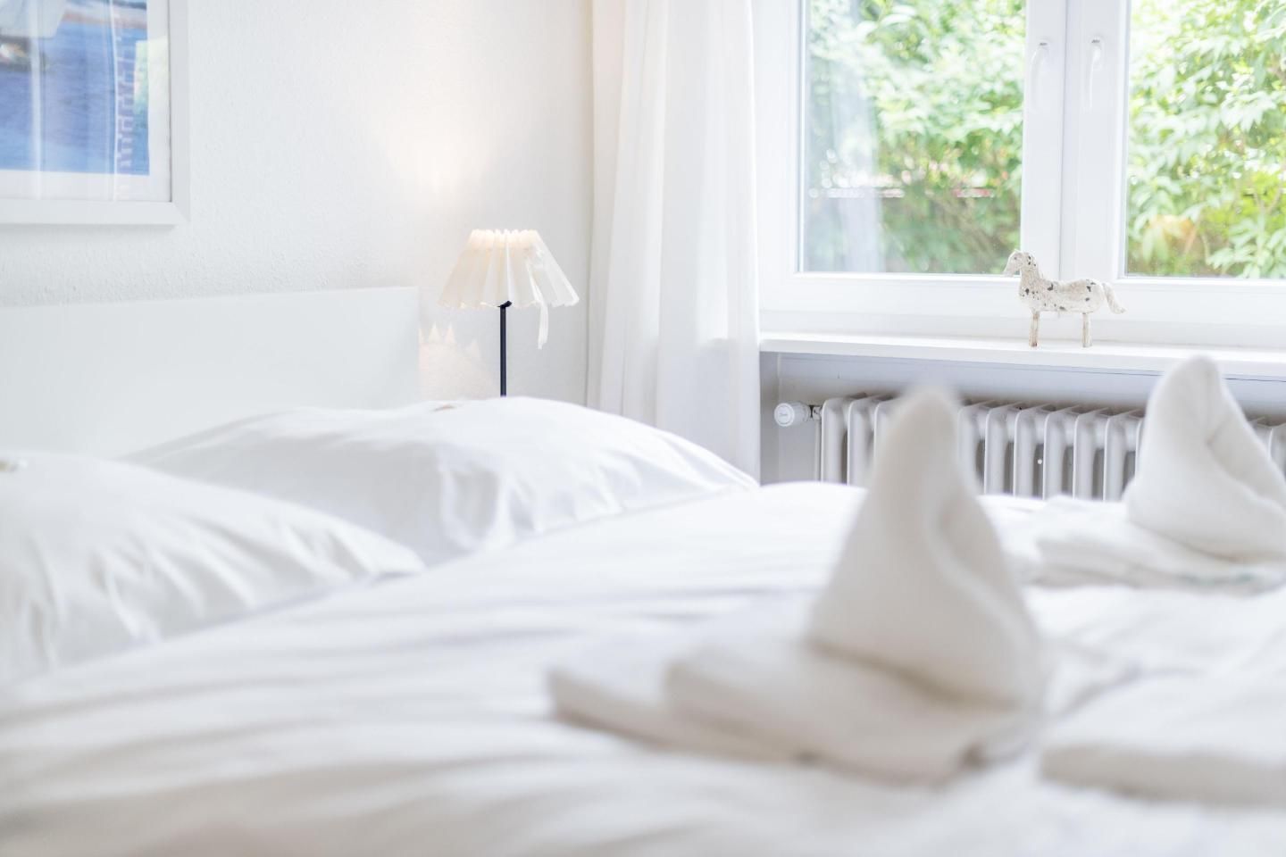 4 bedrooms, desk, iron/ironing board, WiFi