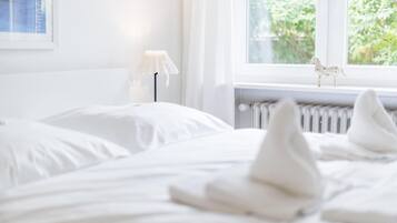 4 bedrooms, desk, iron/ironing board, WiFi