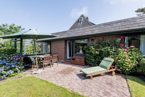 Outdoor dining - House Norderstraße 77 (Sylt)