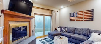 Recently Renovated Ski-In/Out Condo w/Fireplace, Shared Pool, Hot Tub, Sauna