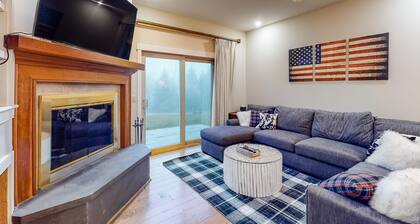 Recently Renovated Ski-In/Out Condo w/Fireplace, Shared Pool, Hot Tub, Sauna