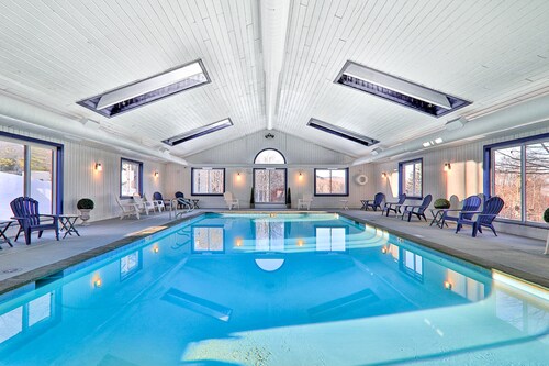 Inviting condo with a fireplace, hot tubs, pool, tennis & washer/dryer