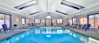 Inviting condo with a fireplace, hot tubs, pool, tennis & washer/dryer