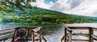Quaint lakefront home with great views & full kitchen