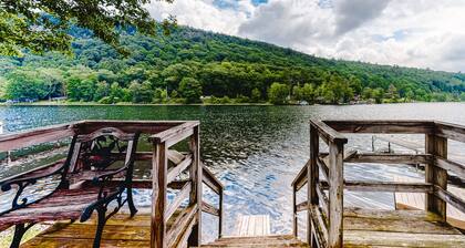 Quaint lakefront home with great views & full kitchen