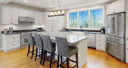 Ski-in/out home with a hot tub, fireplace, cable & golf nearby