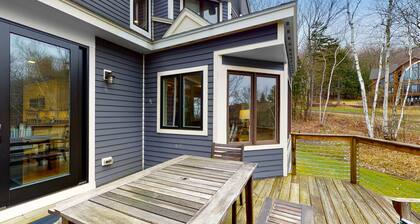 Ski-in/out home with a hot tub, fireplace, cable & golf nearby