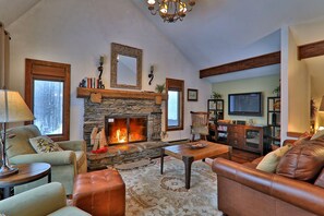 TV, caminetto, lettore DVD