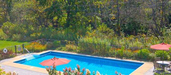 Welcoming condo with fireplace, seasonal pool, AC, washer/dryer, & wifi