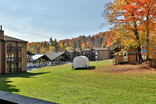 Ski-In/Out condo with patio,  mountain views, washer/dryer, & cable