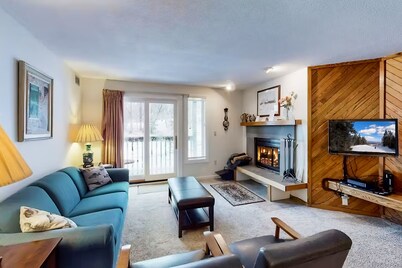 Ski-In/Out condo with patio,  mountain views, washer/dryer, & cable