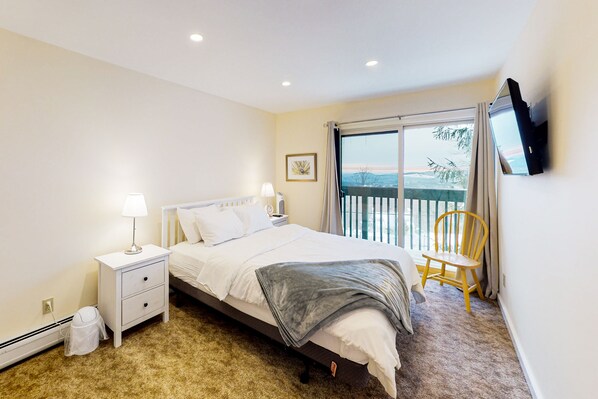 3 bedrooms, iron/ironing board, internet, bed sheets