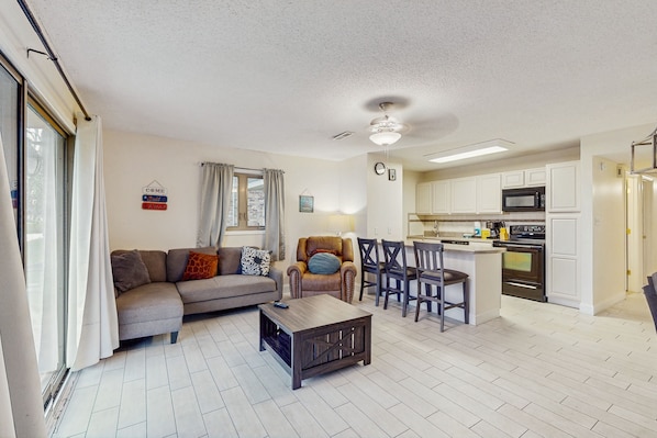 TV - Pristine Beach Getaway with Patio, Free WiFi, Washer-Dryer & Central AC (Myrtle Beach)