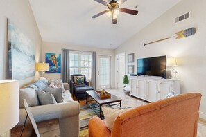 TV - Beach condo with high-speed WiFi, AC, washer/dryer - pools & hot tub (Galveston)